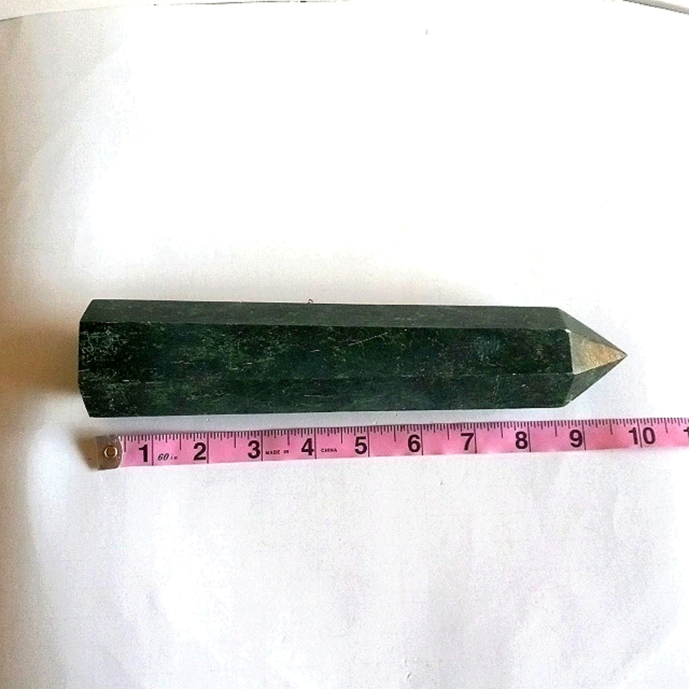 Beautiful Emerald Crystal Tower - Picture 8 of 9